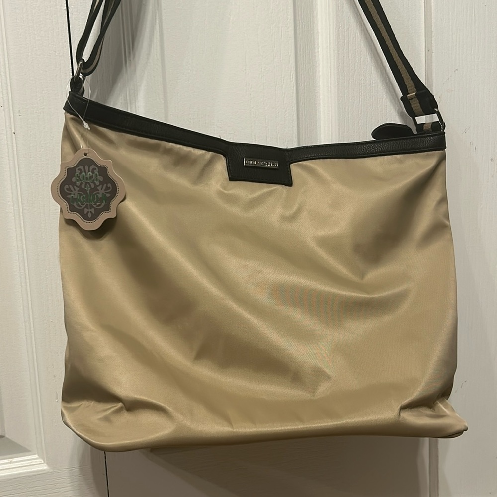 A simple yet elegant bag,perfect for vacations,traveling,even daily activities🩷